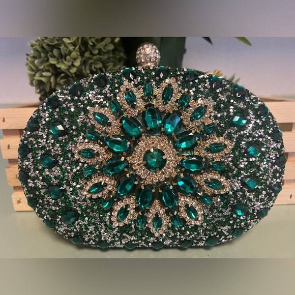 Ramla Green Crystal Clutch with removable chain and handle - Picture 3 of 13